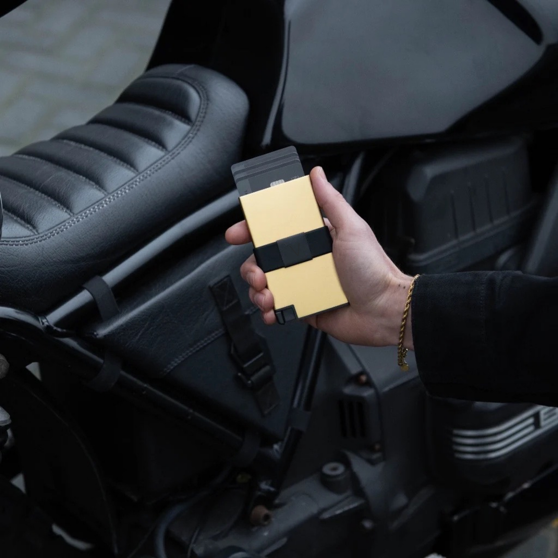 Aluminum Popup Smart Wallet Gold Limited Edition By Villantto