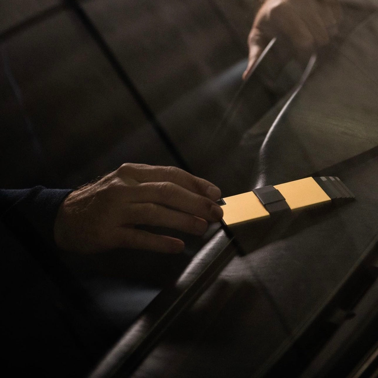Aluminum Popup Smart Wallet Gold Limited Edition By Villantto