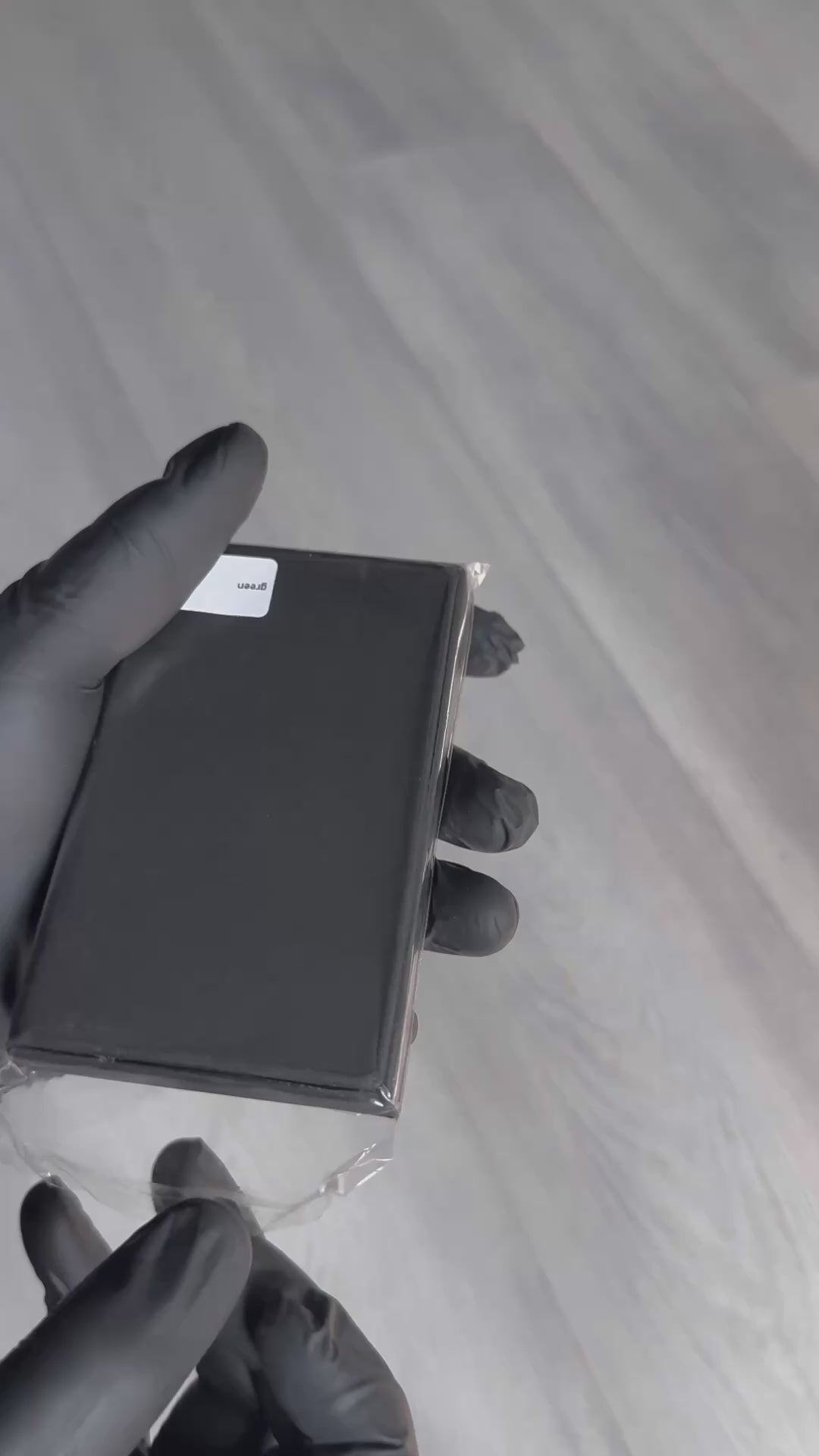 Villantto premium aluminum smart wallet for men in Pakistan – RFID-blocking, slim, minimalist design for cards and cash