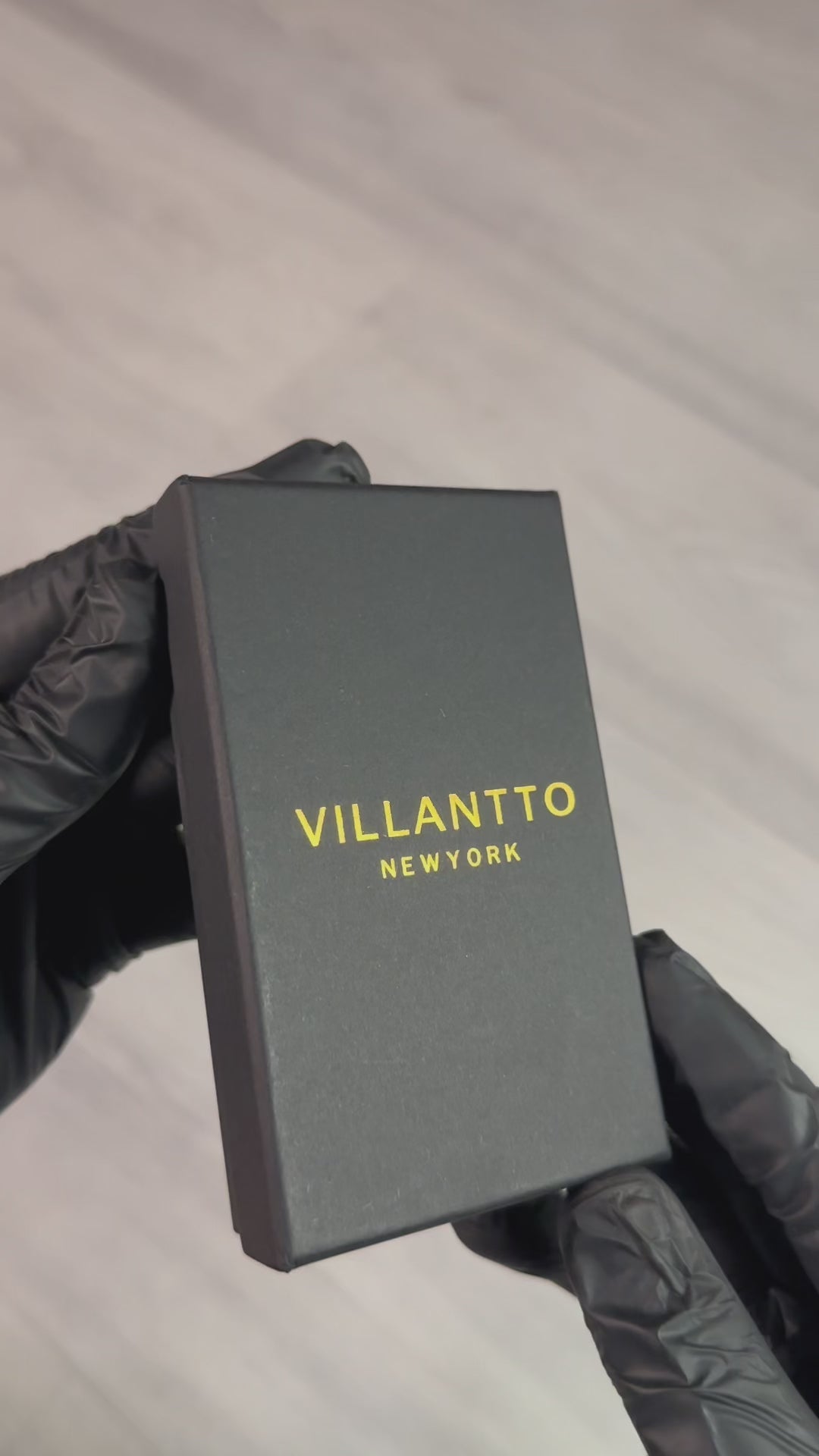 Villantto premium aluminum smart wallet for men in Pakistan – RFID-blocking, slim, minimalist design for cards and cash