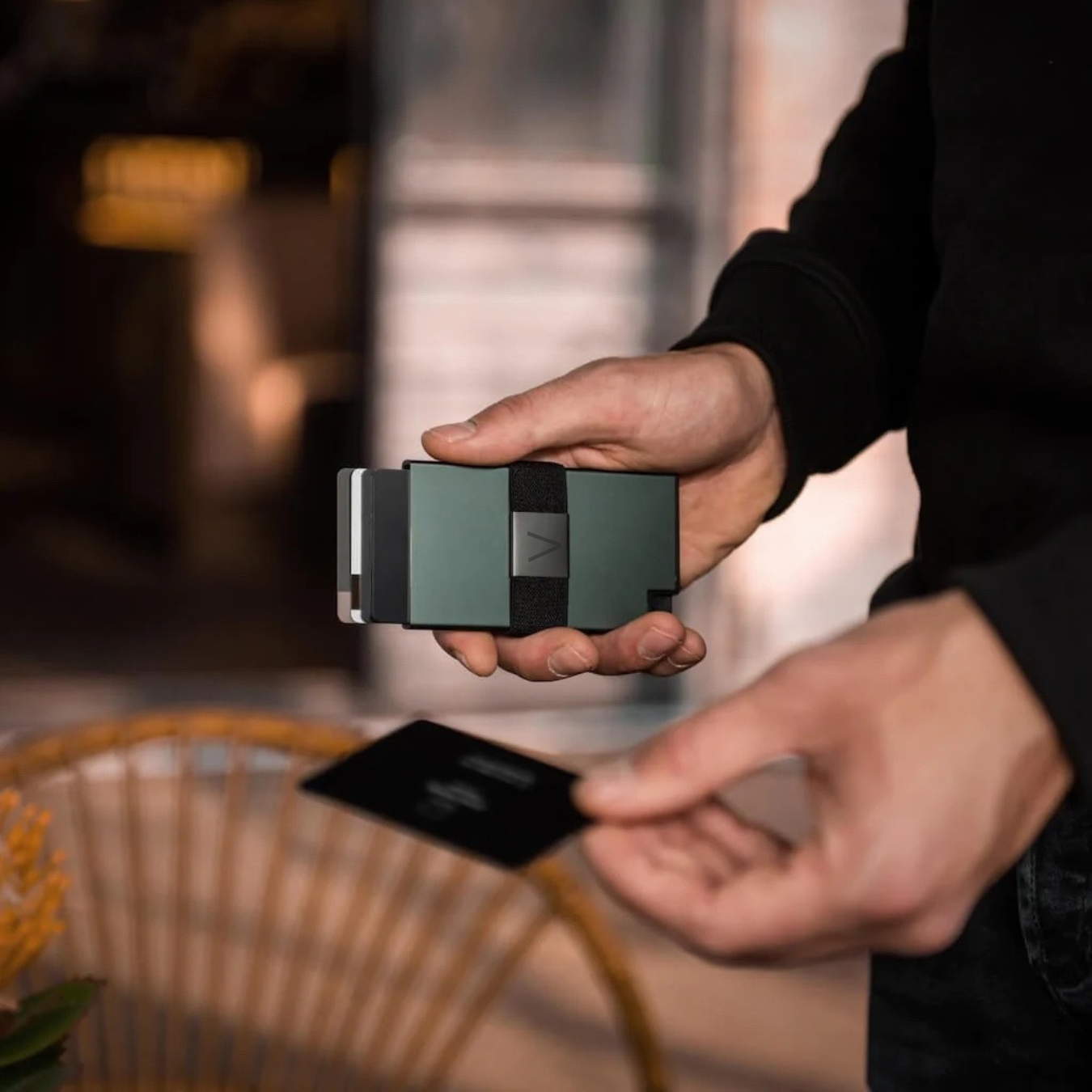 Villantto premium aluminum smart wallet for men in Pakistan – RFID-blocking, slim, minimalist design for cards and cash
